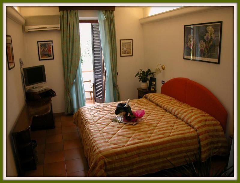 Santa Maria Giudice Hotel Ristorante Da Carlos מראה חיצוני תמונה